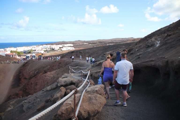 El Golfo visto desde el camino de Los Clicos