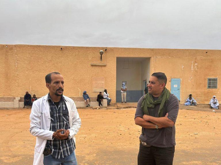 Yone? Caraballo habla con un me?dico saharaui en Tinduf