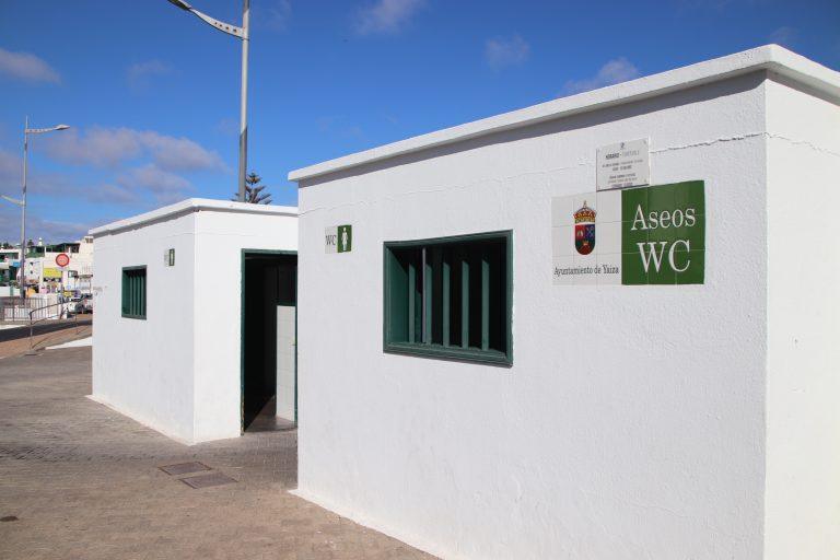 baños públicos en Playa Blanca