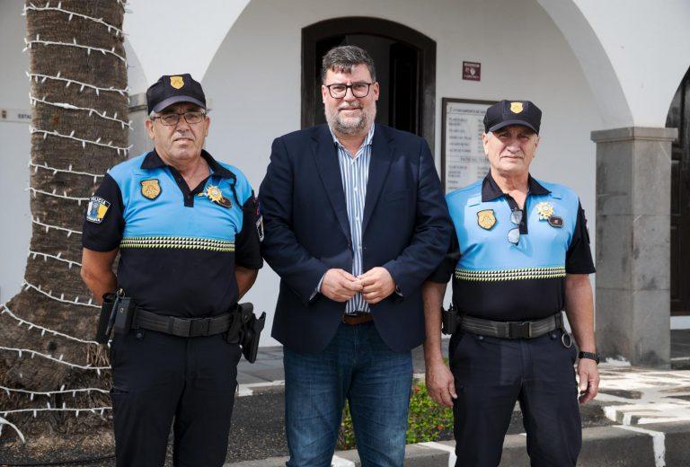 El alcalde Isidro Pérez junto a José Antonio Navarro González y Lorenzo Martín Acosta