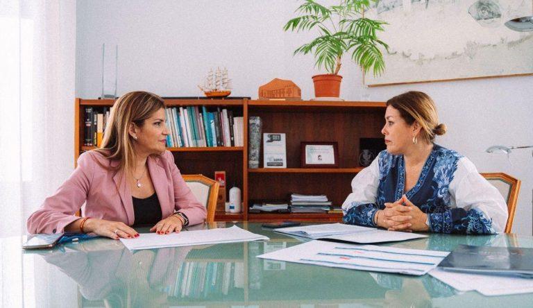 María Jesús Tovar junto a Astrid Pérez en un momento del pasado mandato