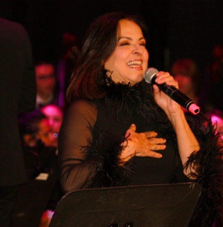 Un instante del concierto de Olga Cerpa y Mestisay en México (2)