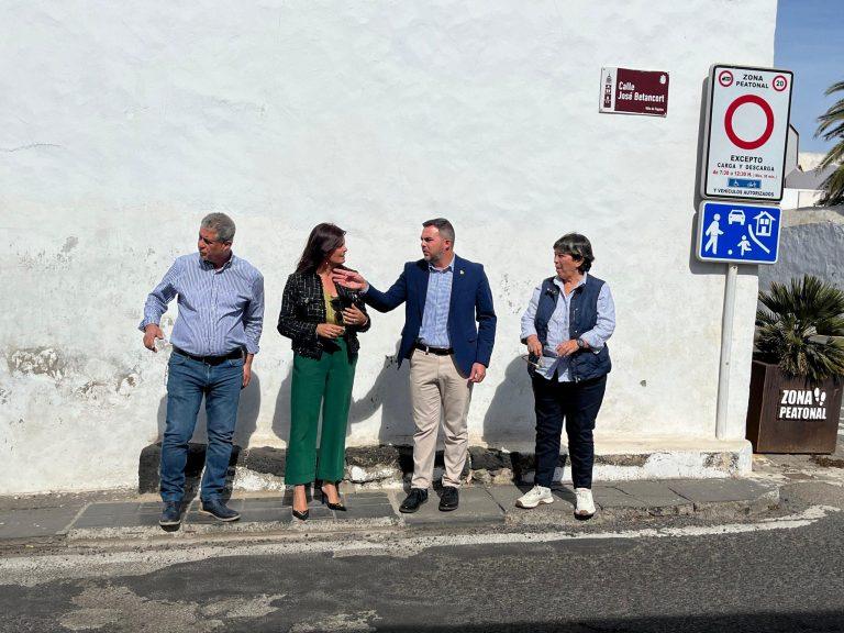 El vicepresidente junto a la alcaldesa, la teniente alcalde y el concejal de Obras de Teguise