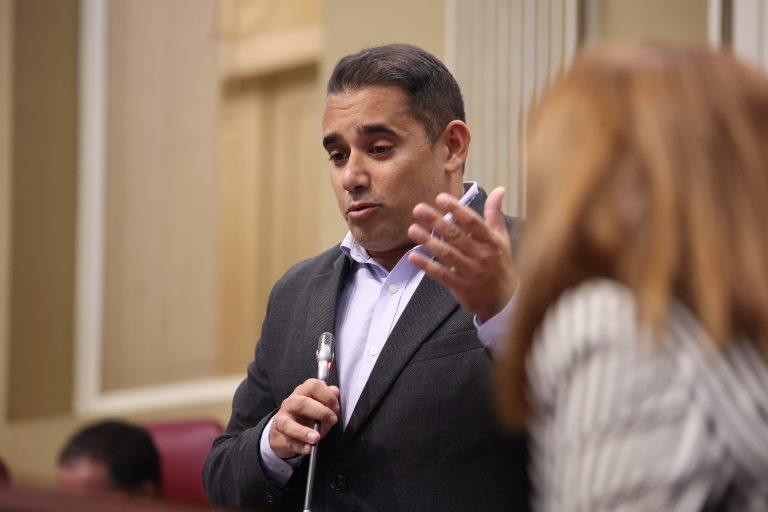 Yone? Caraballo le pregunta a la consejera de sanidad en el Parlamento de Canarias