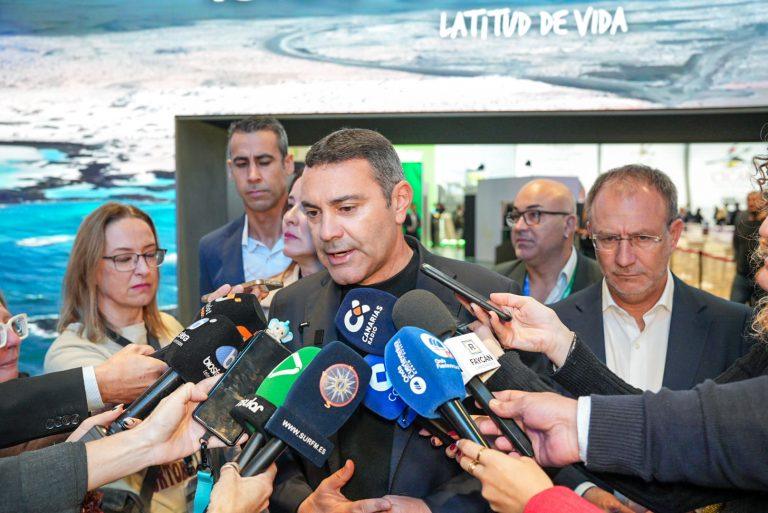 Oswaldo Betancort, presidente del Cabildo de Lanzarote, junto a los presidentes de La Palma y Fuerteventura