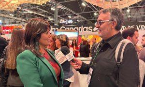 Olivia Duque y Paco Robayna, en FITUR 2025.