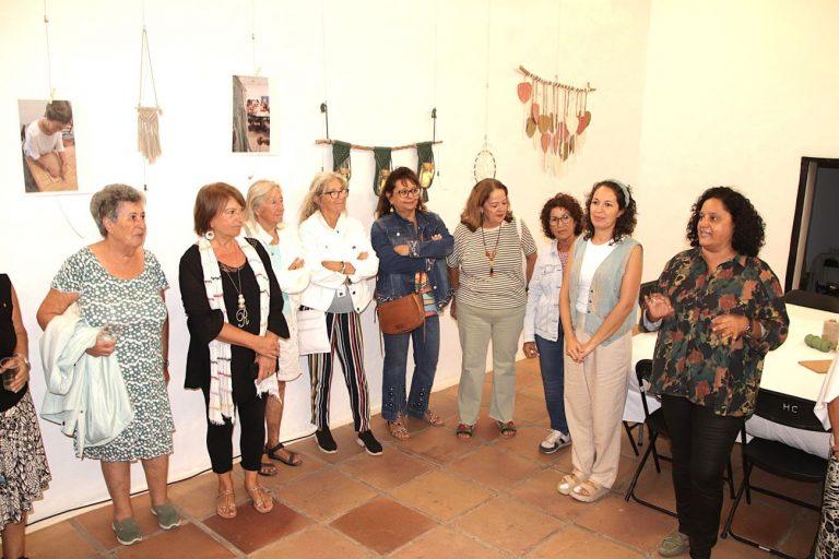 Exposición producto del taller de macramé en Yaiza