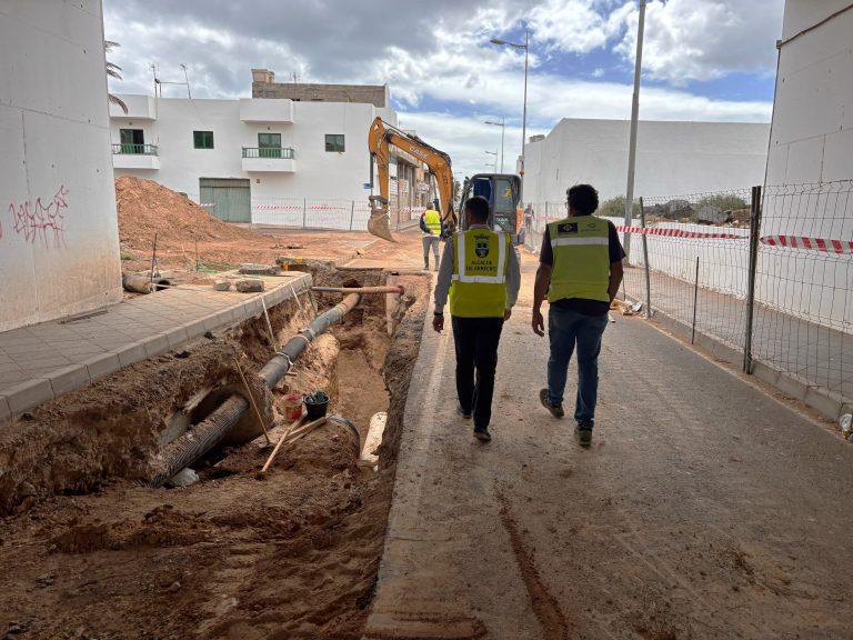 Instalación de la nueva red del emisario submarino por la ciudad de Arrecife
