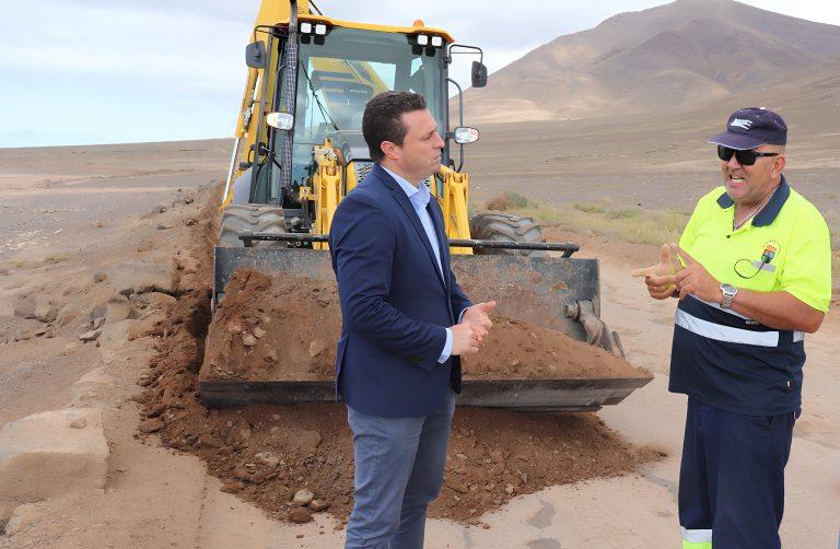 Óscar Noda en visita a una actuación municipal