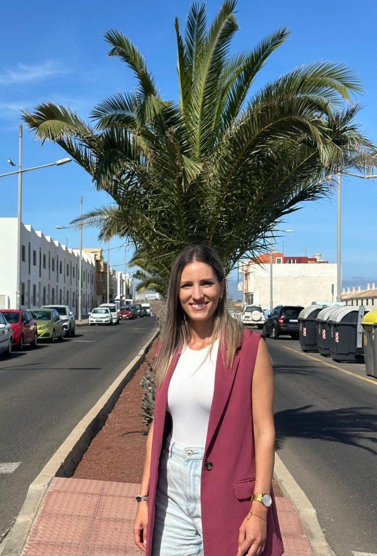 Sheila Guillén en la calle Tajaraste Argana