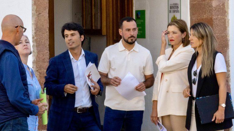 Tana Reyes junto a concejales del PSOE