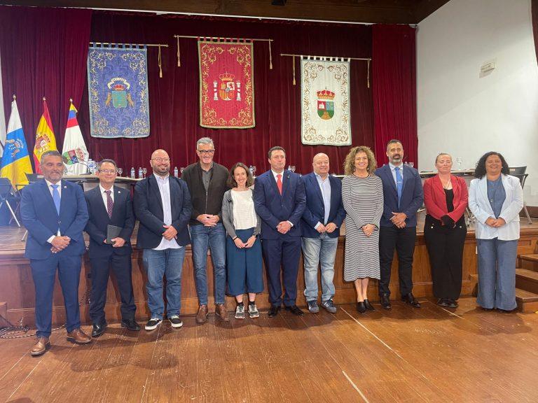 Autoridades durante el acto