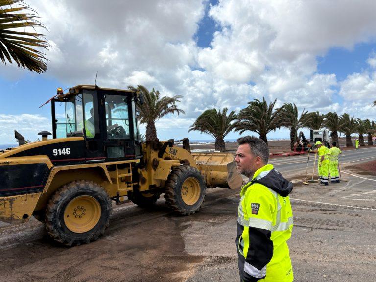 Jacobo Medina en los trabajos de limpieza de las vías (1)