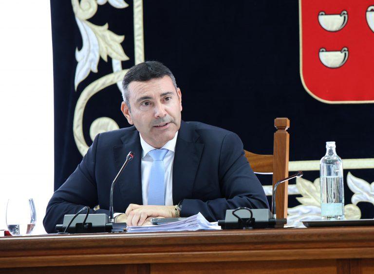 Oswaldo Betancort en el pleno del Cabildo