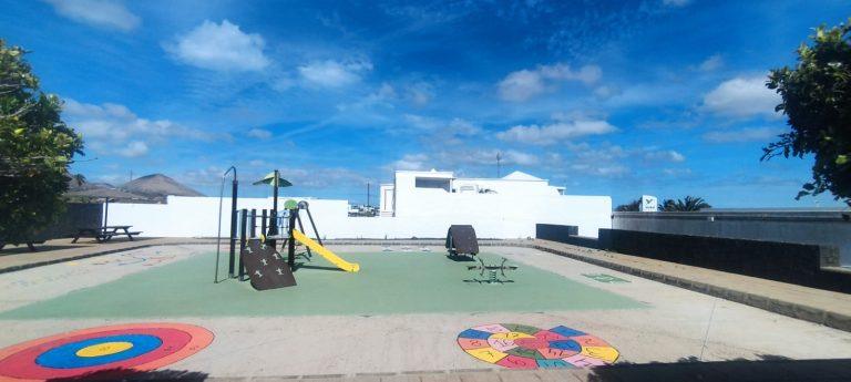 Deterioro canchas deportivas y parque infantil de Mácher. Imagen: CC Tías