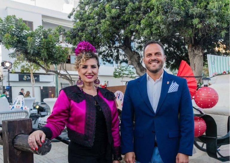 Eli Merino y Yonathan de León en la Feria de Abril. Imagen: PSOE Arrecife