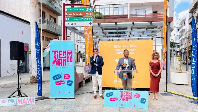 El alcalde de Arrecife, junto al Director General de Comercio y Consumo, y la concejala de Turismo y Comercio, hoy en La Plazuela, presentando Tiendeando