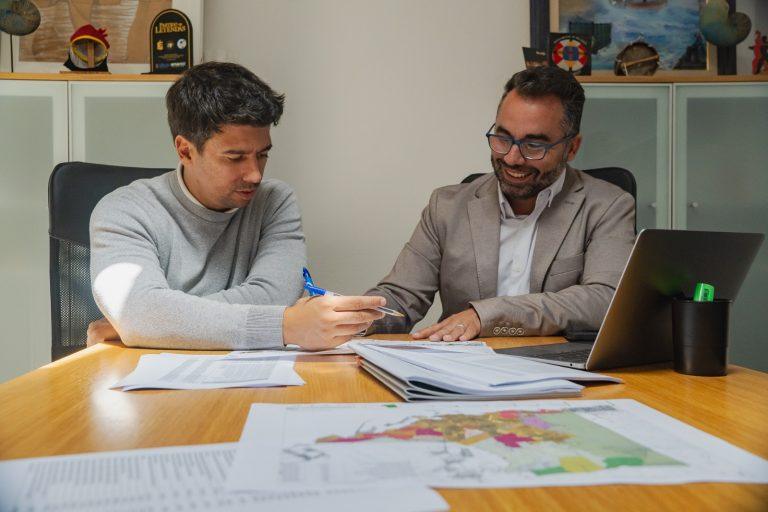 El concejal de Urbanismo, Maciot Cabrera con el teniente de alcalde, Echedey Eugenio