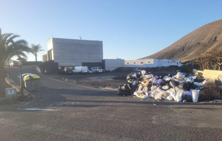 Desbordamiento de contenedores en Uga.  Imagen: PP Yaiza