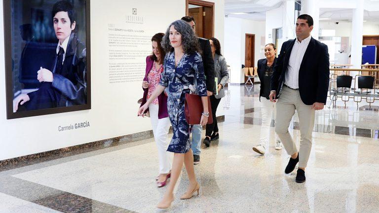 Ariagona González - Grupo socialista llegando al pleno