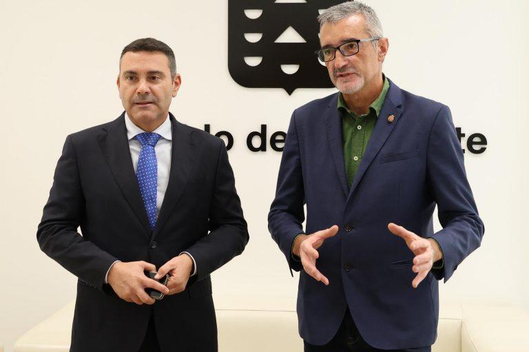 OSWALDO BETANCORT Y MARCI ACUÑA, (25)