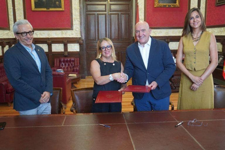 Firma del convenio entre el Ayto de Valladolid y el Cabildo de Lanzarote