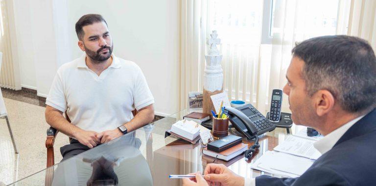 Imagen de Oswaldo Betancort junto a Jesús Machín