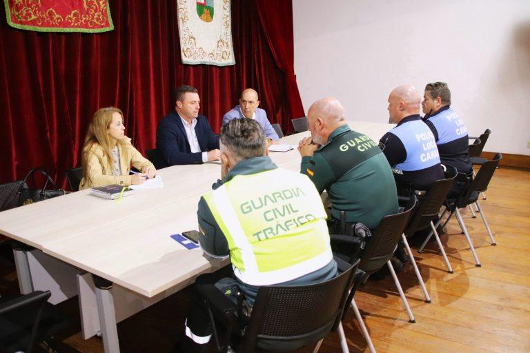 Imagen de la reunión entre Óscar Noda y la Policía Local y Guardia Civil