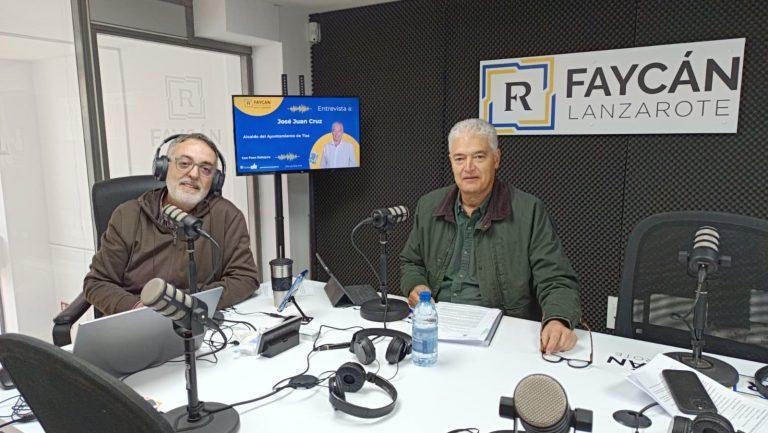 José Juan Cruz Saavedra, junto a Paco Robayna, en los estudios de Radio Faycán Lanzarote