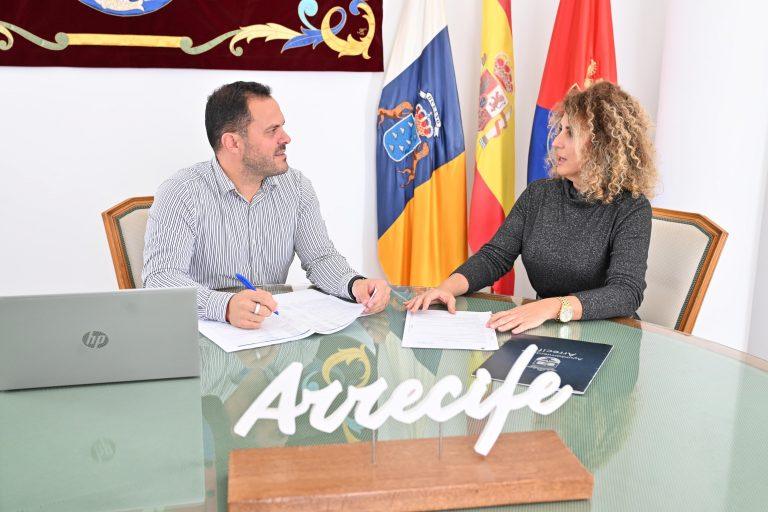 El alcalde Yonathan de León y la concejala de Deportes, Eli Merino, impulsan una de las mayores licitaciones, por inversión, en materia de deportes en los barrios