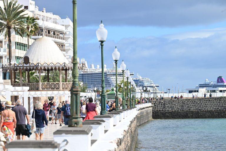 La ciudad de Arrecife registrará en abril un récord con la llegada de 43 escalas de cruceros turísticos
