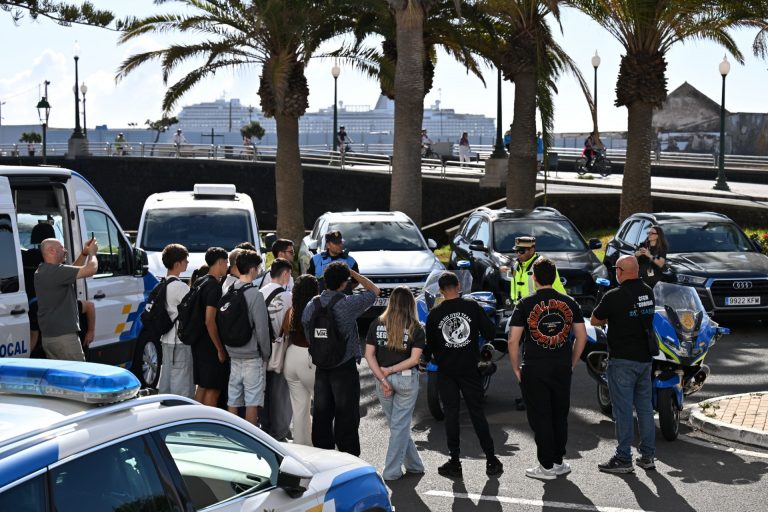 El alumnado del CIFP Zonzamas, en la capital, conoce de cerca ´, dentro de su formación académica, el funcionamiento de la Policía Local de Arrecife