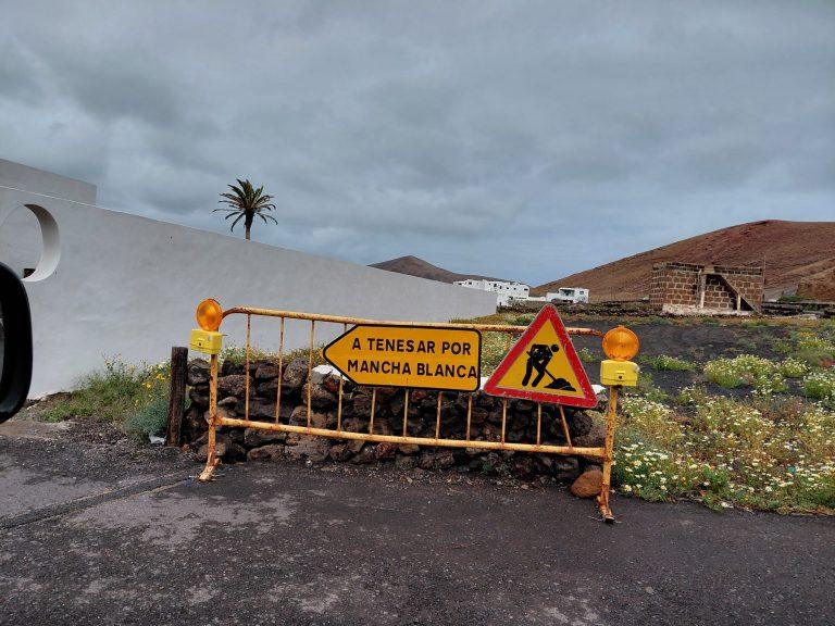 FOTO DEL CARTEL DE DESVIO POR EL TABLERO