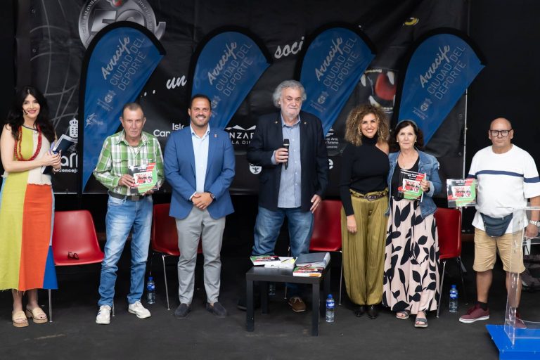 Los primeros libros fueron para personas que han estado unidas a la historia del barrio de Titerroy y la creación del Club San José Obrero