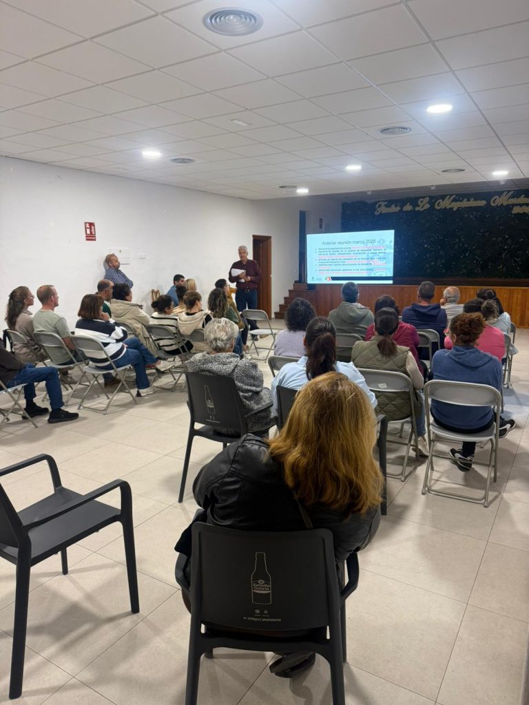 Reunión gobierno y vecinos en Masdache