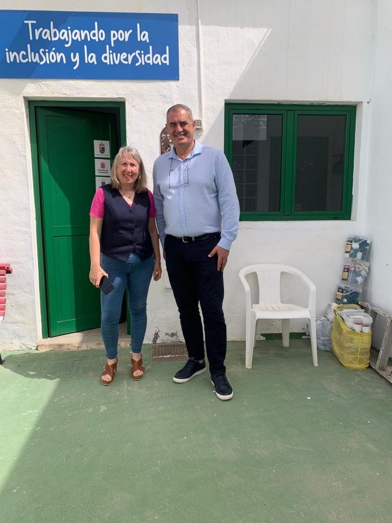 Visita e Luis Miguel a la asociacio?n Creciendo Yaiza