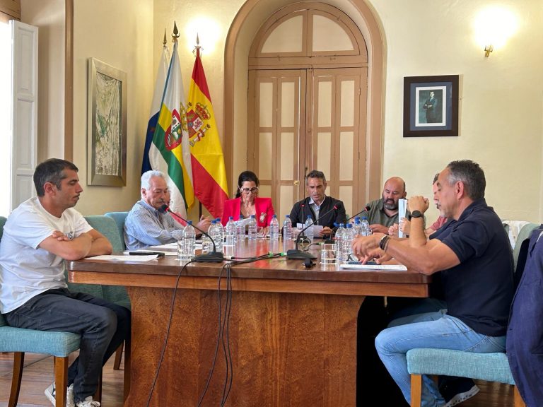 Nombramiento de Juan José Santana de León como Hijo Predilecto de Haría, sesión plenaria