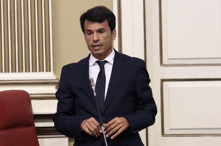 Marcos Bergaz (PSOE) en el Parlamento este martes