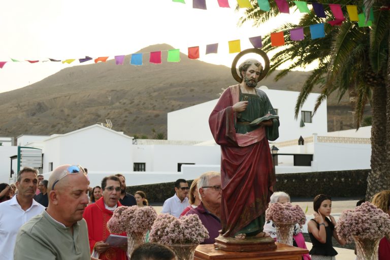 Misa y procesión en honor a San Pedro, de Máguez