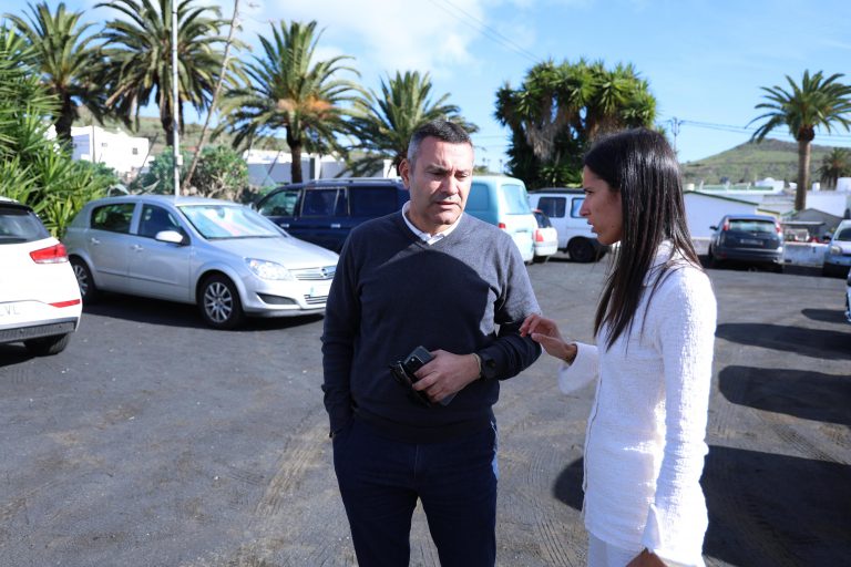 Oswaldo Betancort junto a Aroa Revelo