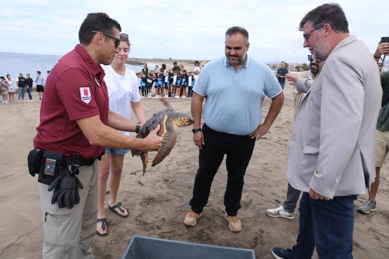 SUELTA TORTUGAS POR DÍA MUNDIAL DE TORTUGAS MARINA (8)