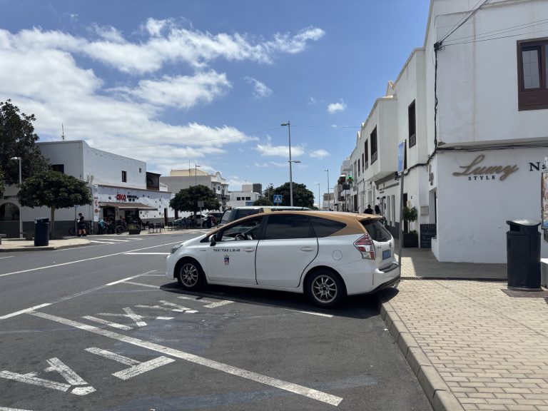 Taxi Tías