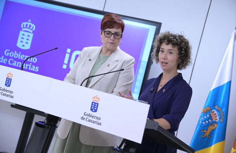 Directora del ICI junto a la consejera