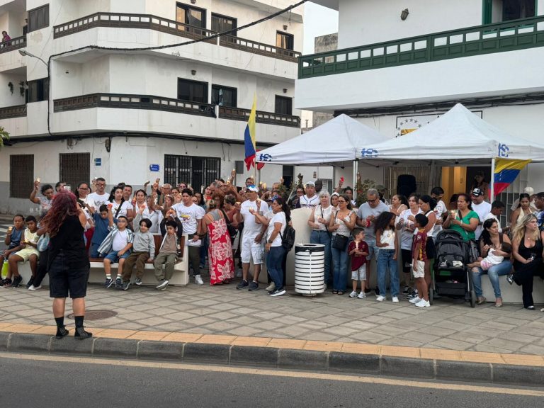 Imagen de la Asociación de Venezolanos Unidos en Lanzarote en el exterior de su sede en Arrecife