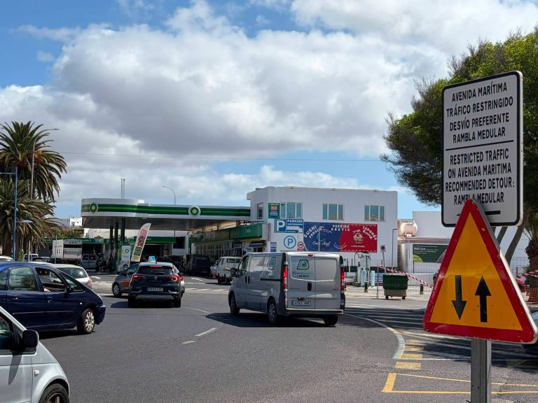 El Ayuntamiento de Arrecife ha instalado en la zona señales informativas de los desvíos en la Vía Medular por las obras de pluviales 1