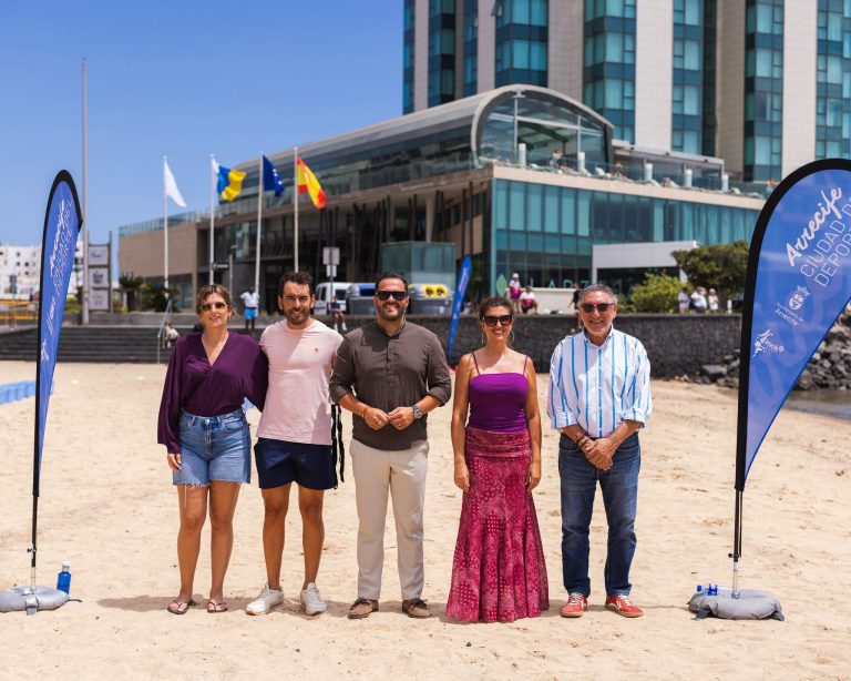El alcalde de Arrecife Yonathan de León, junto a la concejala de Deportes, Eli Merino, y varios concejales del Gobierno Municipal, este pasado fin de semana en una prueba deportiva en El Reducto