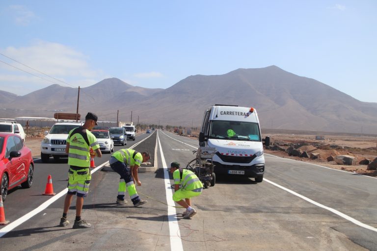 Avenida de Femés abierta al tráfico tras las obras de acondicionamiento en Playa Blanca