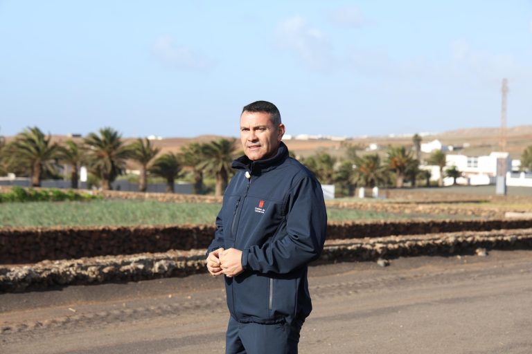 Oswaldo Betancort durante una visita relacionada con el sector ganadero de Lanzarote