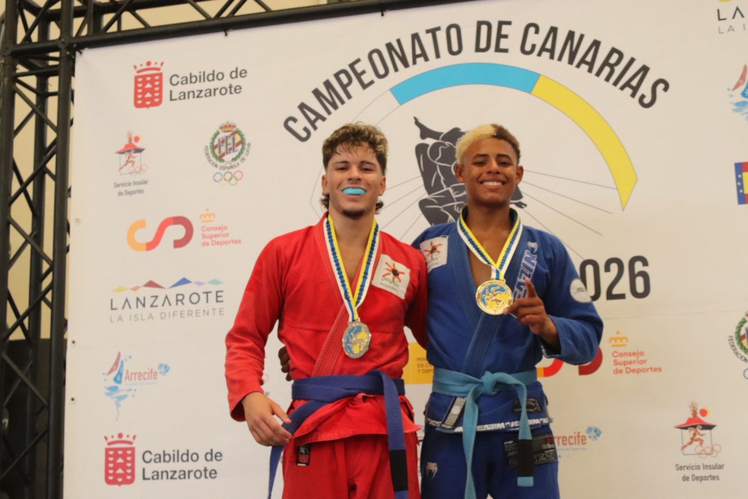 Darrington De La Cruz y Alberto Medina Podium