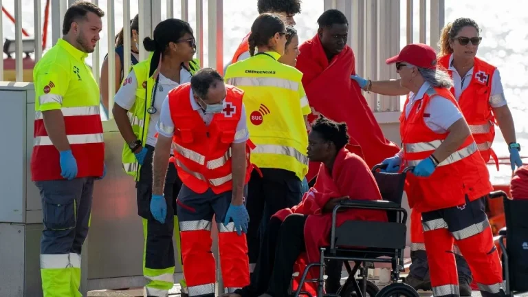 Imagen de la patera avistada en Lanzarote este miércoles